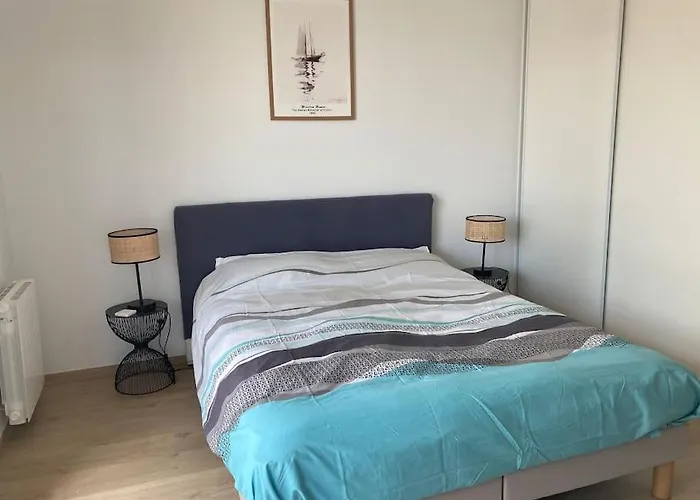 F2 Neuf Cosy Et Elegant Avec Terrasse, Parking, Wifi