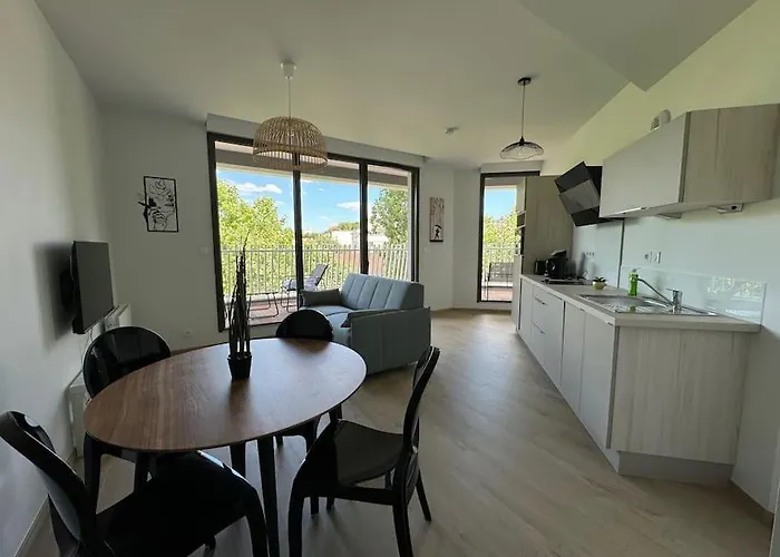 F2 Neuf Cosy Et Elegant Avec Terrasse, Parking, Wifi
