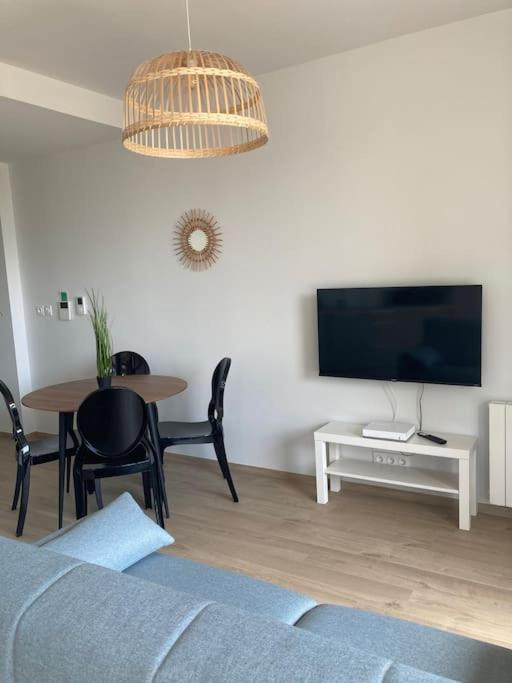 F2 Neuf Cosy Et Elegant Avec Terrasse, Parking, Wifi Appartement *