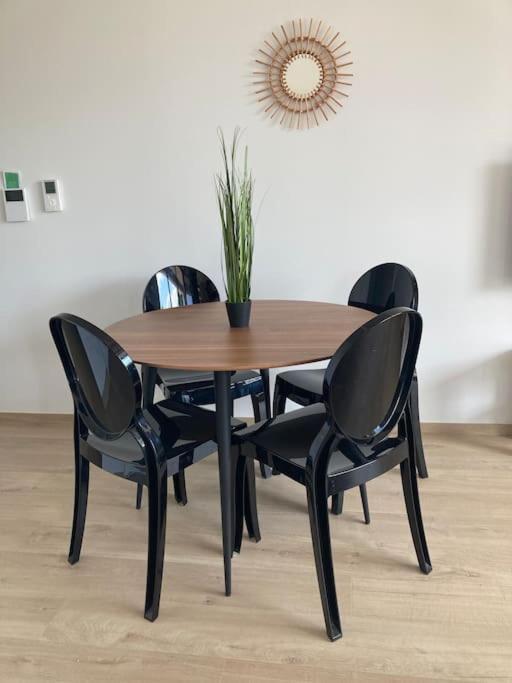 F2 Neuf Cosy Et Elegant Avec Terrasse, Parking, Wifi *